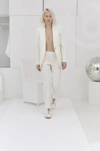 Look 22